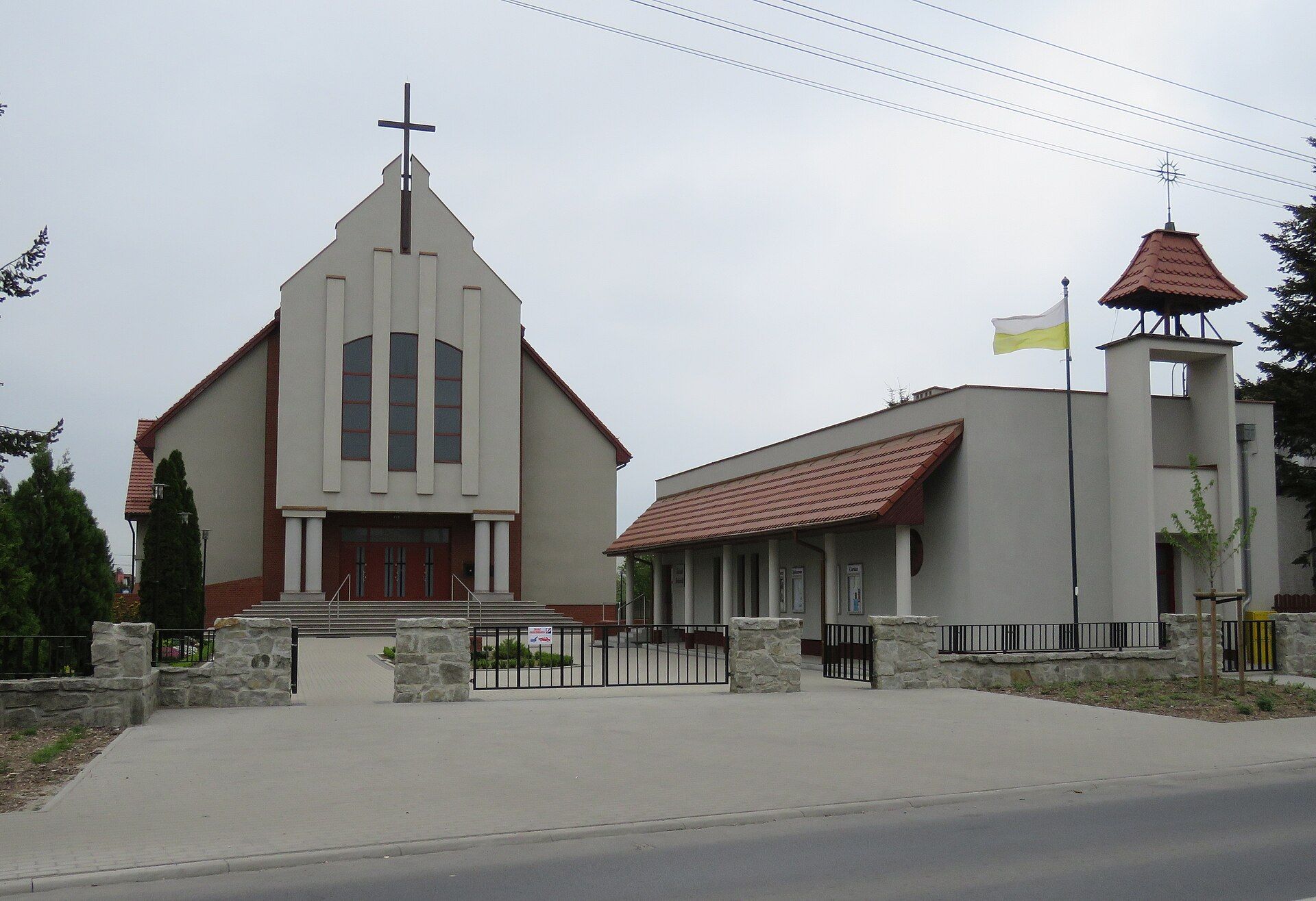 Parafia rzymskokatolicka św. Maksymiliana Kolbego, atrakcja w pobliżu dworca Radomsko