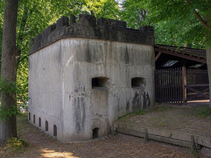 Wieża Karabinów Maszynowych / MG-Turm nr.1, atrakcja w pobliżu dworca Ruciane-Nida