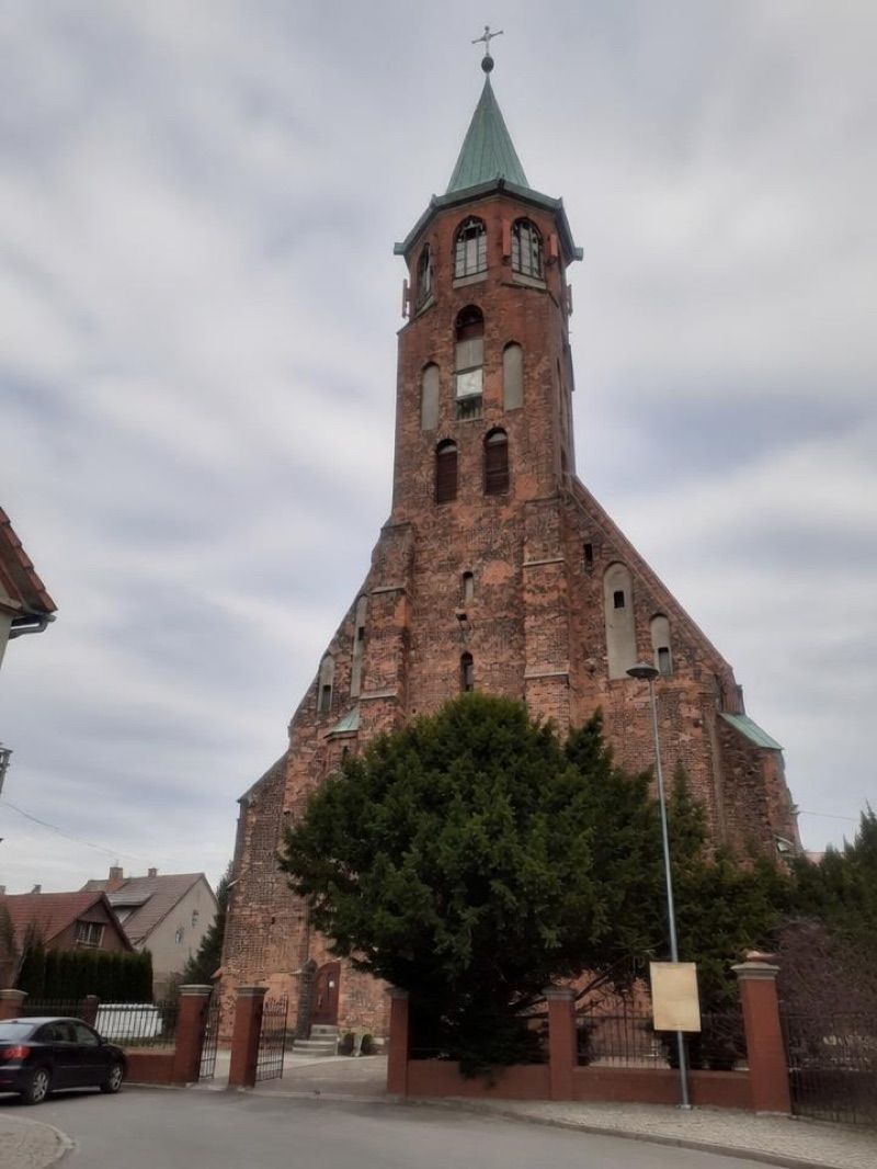 Kościół parafialny pw. Podwyższenia Krzyża, XV w, atrakcja w pobliżu dworca Ścinawa