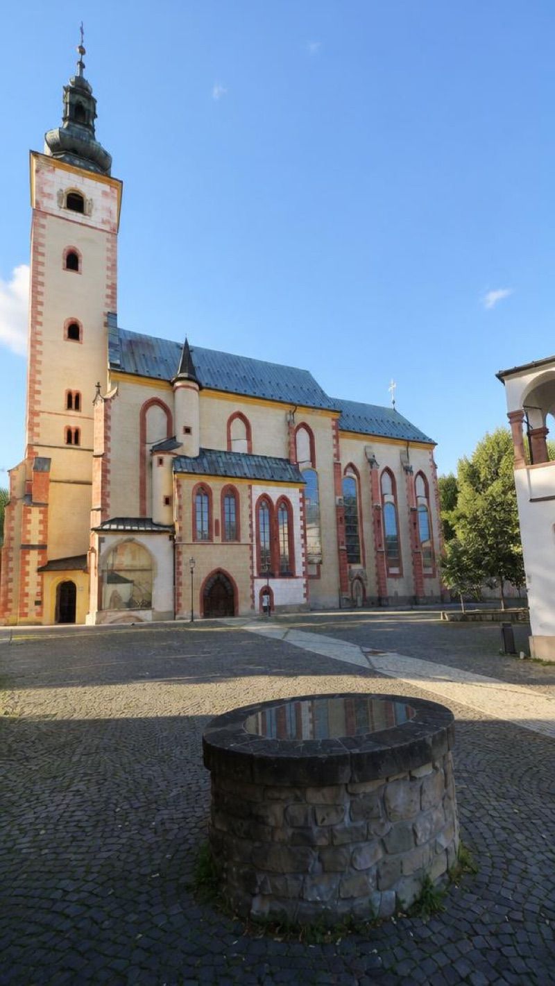 Kościół Wniebowzięcia NMP w Bańskiej Bystrzycy, atrakcja w pobliżu dworca Banská Bystrica
