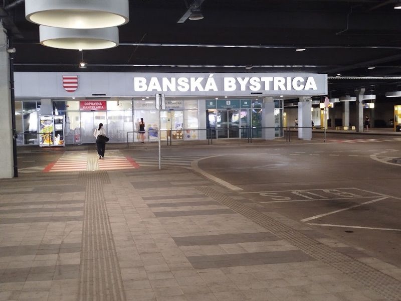 Terminal vlak bus shopping, торговый центр рядом с вокзалом Banská Bystrica