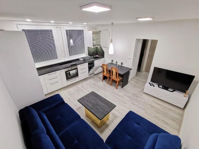 Apartment Halova, жильё рядом с вокзалом Železničná stanica Bratislava-Petržalka