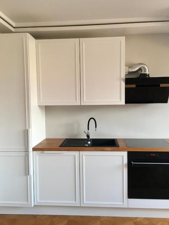 Apartament Batorego, жильё рядом с вокзалом Скерневице