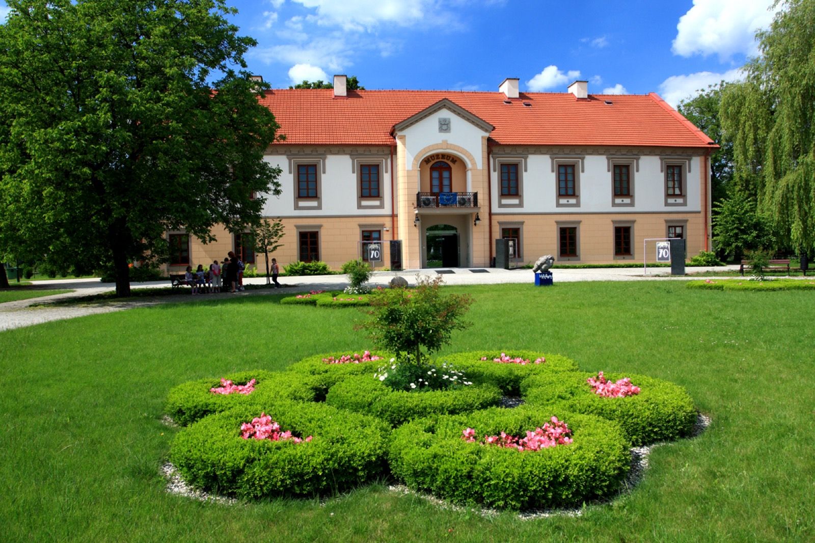 Pałac Lubomirskich, atrakcja w pobliżu dworca Stalowa Wola Rozwadów