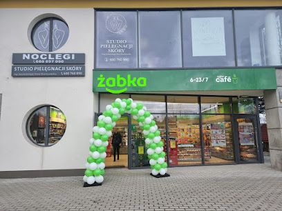 Żabka, магазин рядом с вокзалом Stróże
