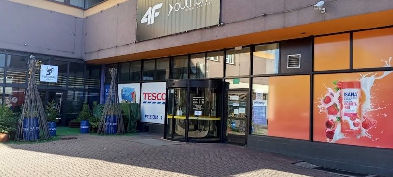 Centrum Handlowe Świt, торговый центр рядом с вокзалом Тарнув