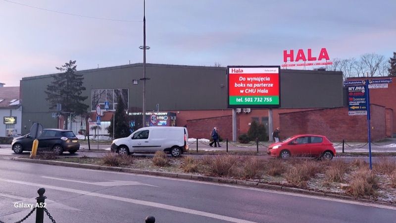 Centrum Handlowo - Usługowe HALA, торговый центр рядом с вокзалом Тарновске-Гуры