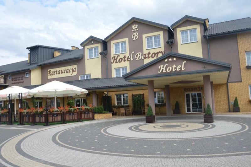 Hotel Batory, жильё рядом с вокзалом Тлущ