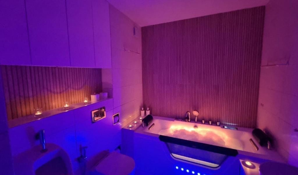 Apartament Corner Cappuccino z wanną z hydromasażem w centrum Tomaszowa! Parliamo anche Italiano!, жильё рядом с вокзалом Томашув-Мазовецкий