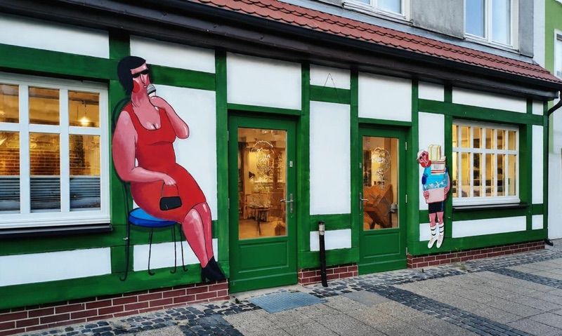 Mistral Cafe Tu i Teraz, okolice dworca Ustka