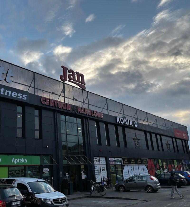 Centrum Zakupowe "JAN" w Wadowicach, торговый центр рядом с вокзалом Вадовице