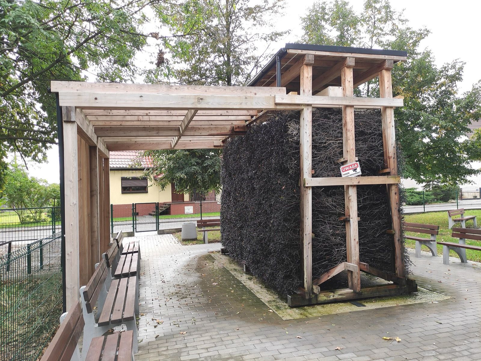 Tężnia solankowa, atrakcja w pobliżu dworca Warka
