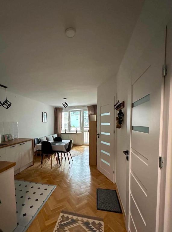 Warsaw city center apartment, жильё рядом с вокзалом Варшава-Глувна