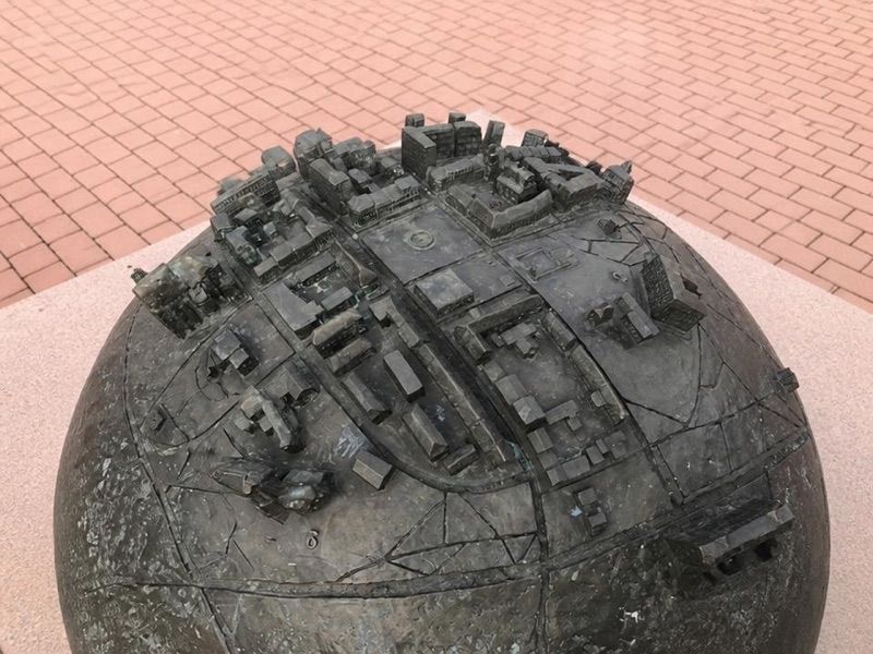 Pomnik historycznego centrum miasta Wieluń, atrakcja w pobliżu dworca Wieluń