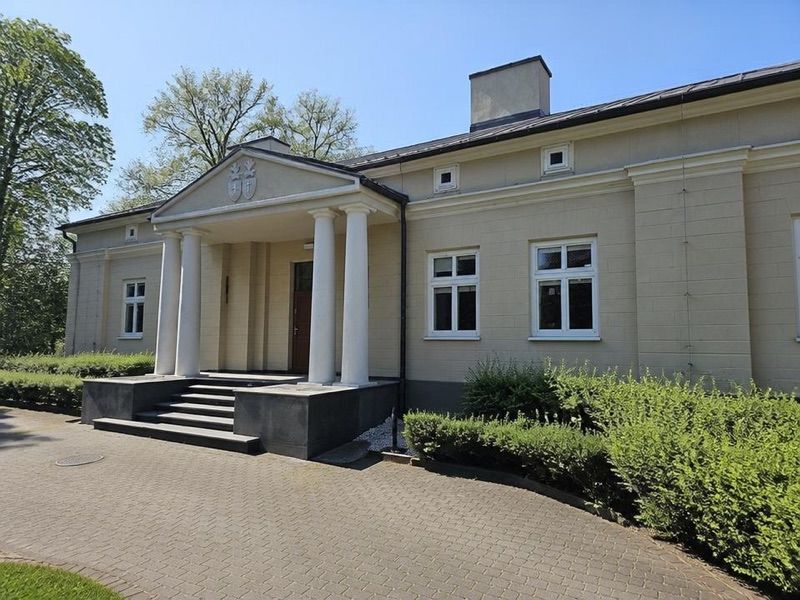 Dworek Złotnickich, atrakcja w pobliżu dworca Zduńska Wola Karsznice