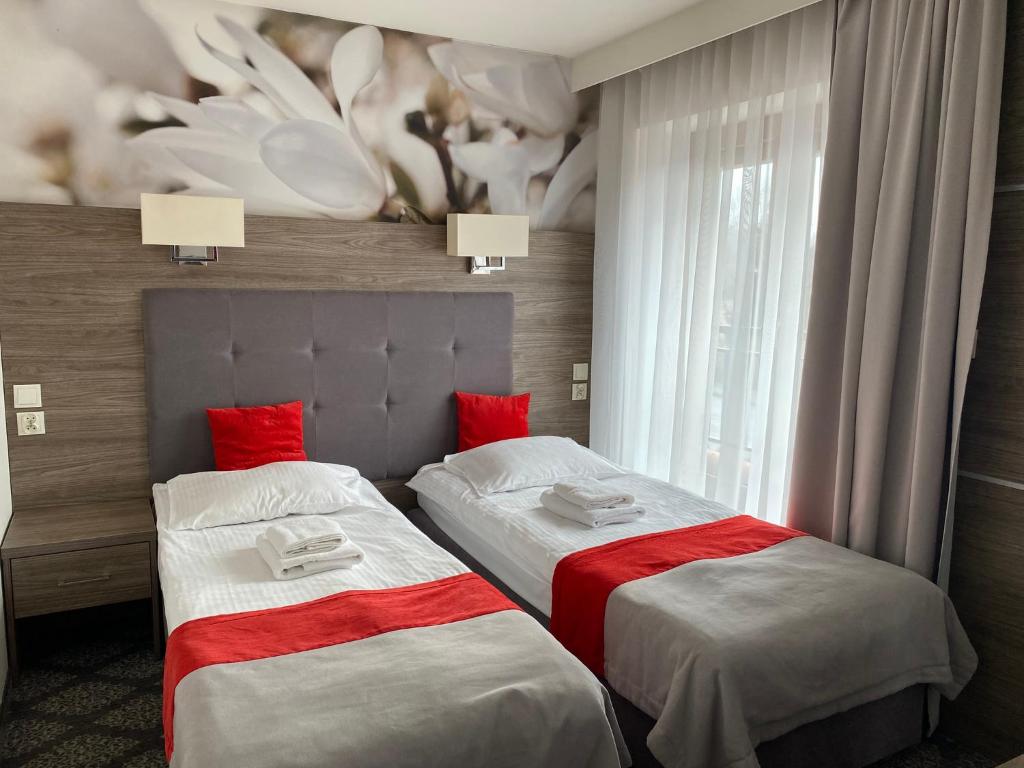 Pass Hotel, жильё рядом с вокзалом Зебжидовице