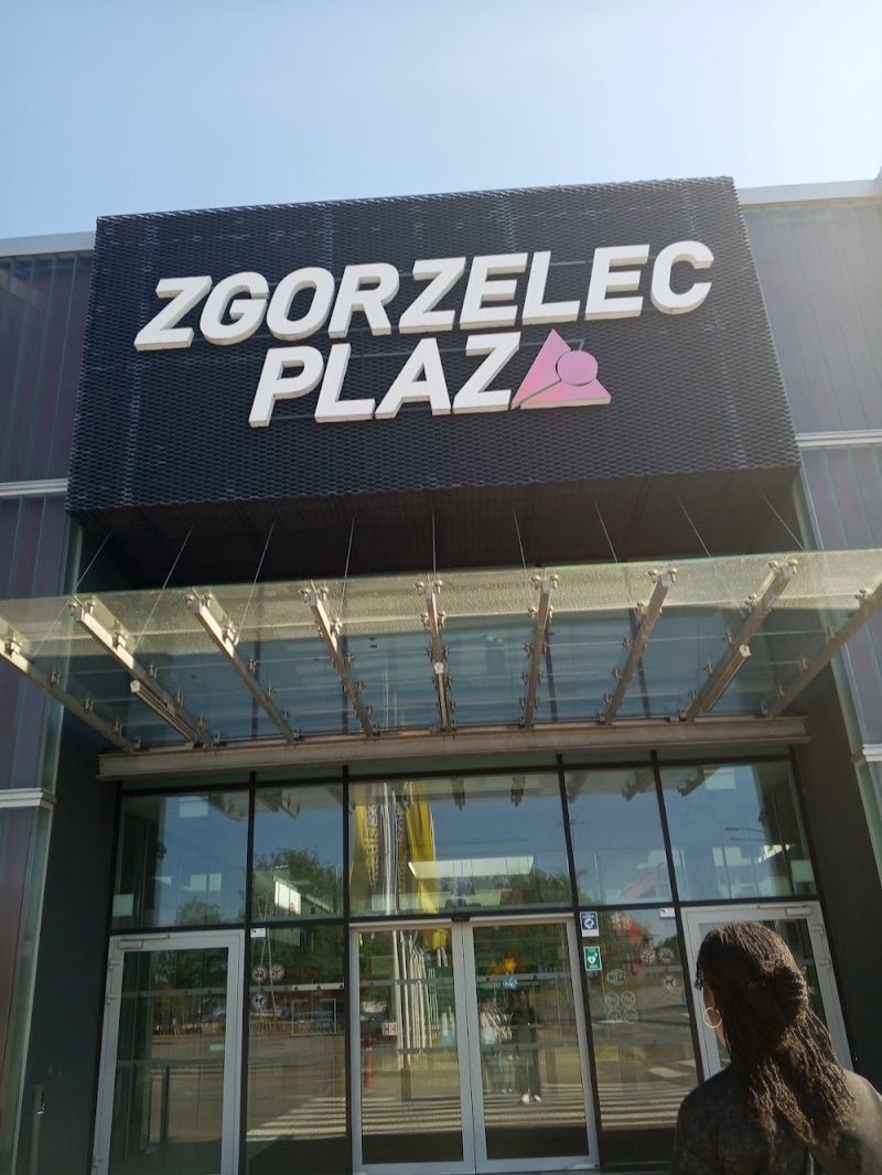 Centrum Handlowe Zgorzelec Plaza, торговый центр рядом с вокзалом Згожелец-Място