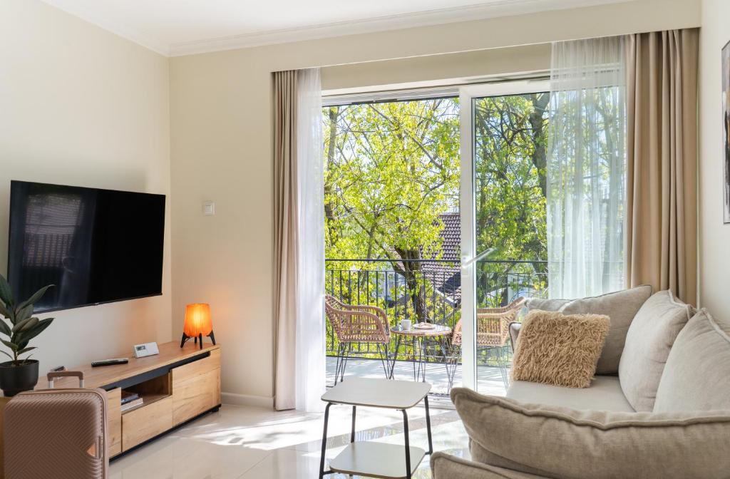 FLATMORE Kopernika 7 m16 - Old Town - AC - Large Balcony, жильё рядом с вокзалом Зелёна-Гура-Главна